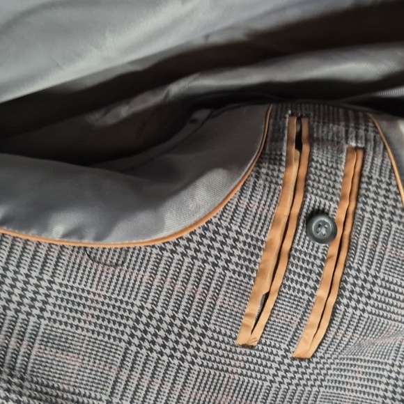 Madison Men's Gray Plaid Blazer Gorgeous! - Picture 13 of 16